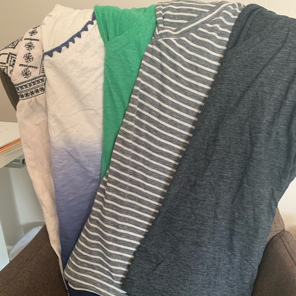 Ladies v-neck tees lot of 5 size L